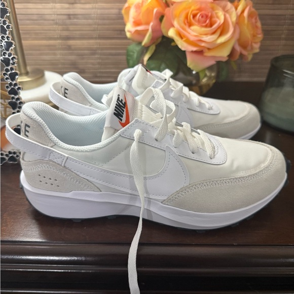 Nike Women's Waffle Debut - Picture 2 of 8